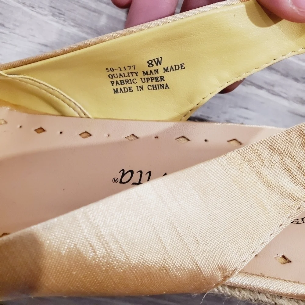 NEW Bella Vita Sangria Yellow Fabric Sandal - Picture 7 of 8